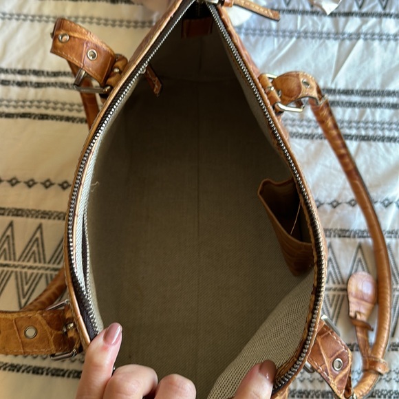 Dooney and Bourke Crocodile Embossed shoulder bag 🐊 - Picture 6 of 13